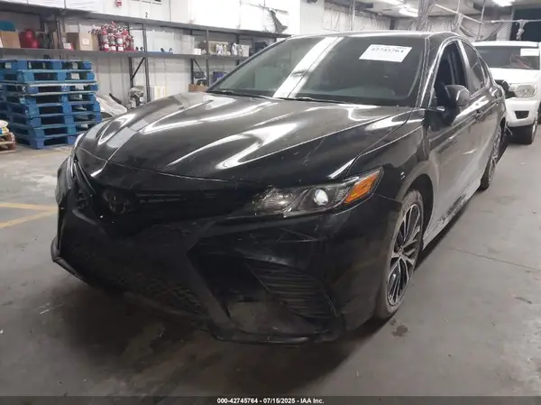 4T1B11HK9JU571641 2018 TOYOTA CAMRY - Image 2