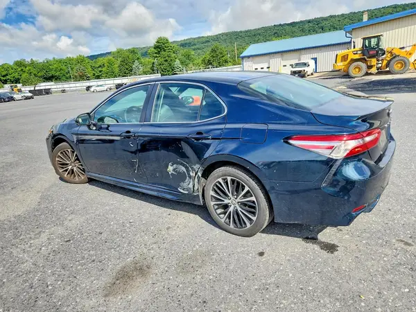 4T1B11HK9JU572790 2018 TOYOTA CAMRY - Image 2