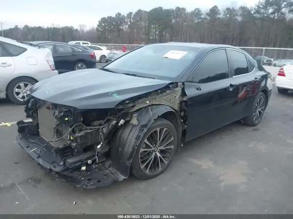 4T1B11HK9JU574040 2018 TOYOTA CAMRY - Image 2