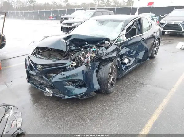 4T1B11HK9JU575334 2018 TOYOTA CAMRY - Image 2