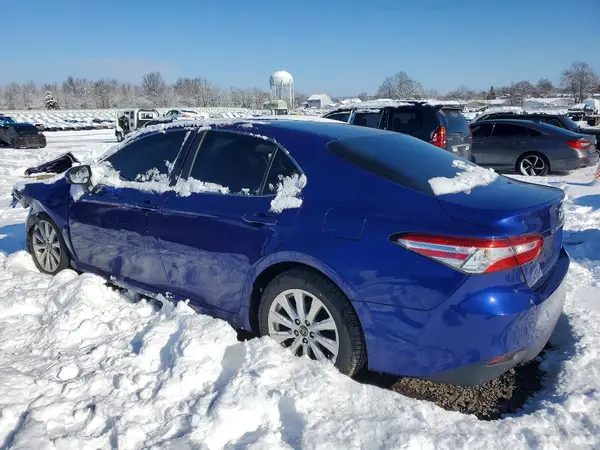 4T1B11HK9JU575947 2018 TOYOTA CAMRY - Image 2