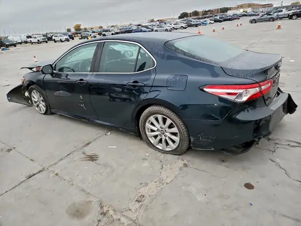 4T1B11HK9JU576368 2018 TOYOTA CAMRY - Image 2
