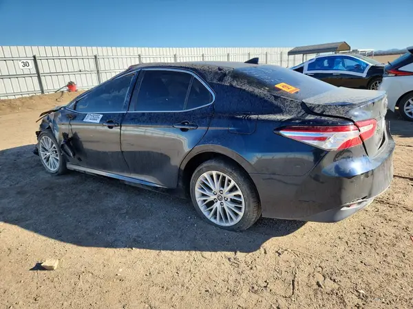 4T1B11HK9JU576659 2018 TOYOTA CAMRY - Image 2