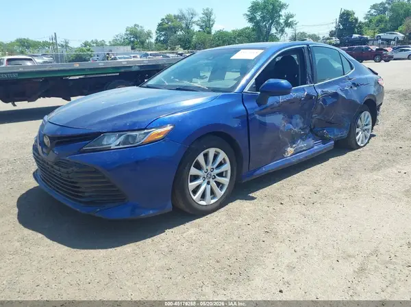 4T1B11HK9JU576841 2018 TOYOTA CAMRY - Image 2