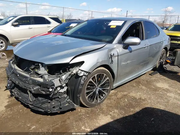 4T1B11HK9JU577021 2018 TOYOTA CAMRY - Image 2