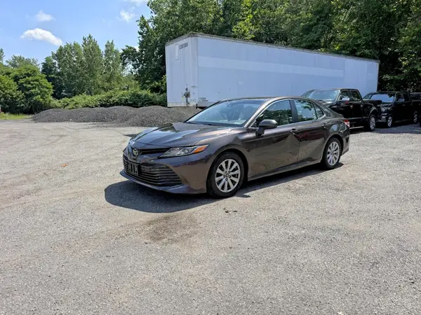 4T1B11HK9JU577102 2018 TOYOTA CAMRY - Image 2
