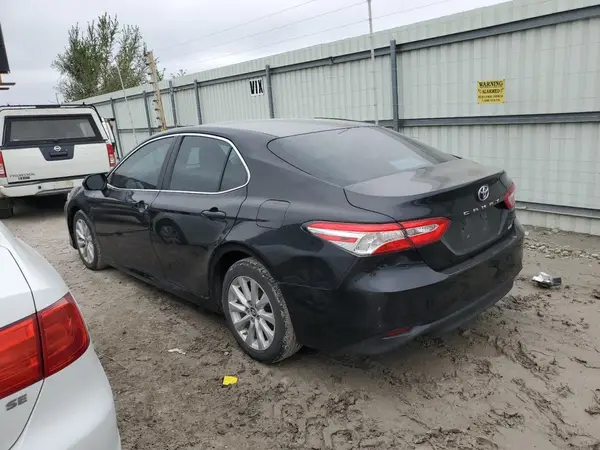 4T1B11HK9JU577892 2018 TOYOTA CAMRY - Image 2
