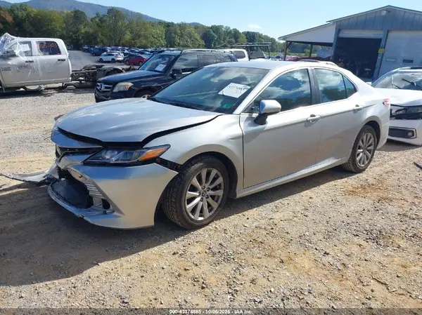 4T1B11HK9JU578976 2018 TOYOTA CAMRY - Image 2