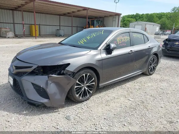 4T1B11HK9JU579156 2018 TOYOTA CAMRY - Image 2