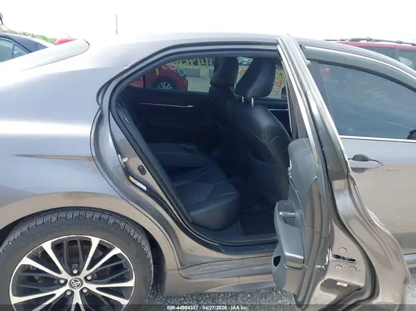 4T1B11HK9JU579156 2018 TOYOTA CAMRY - Image 8