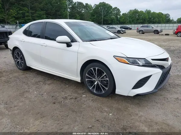 4T1B11HK9JU580615 2018 TOYOTA CAMRY - Image 1