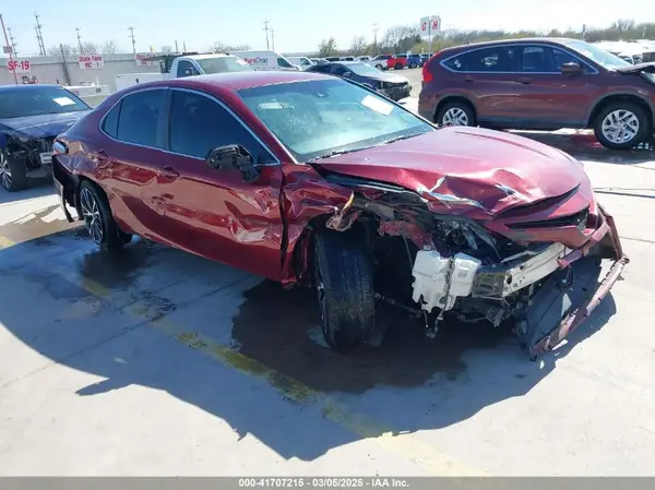 4T1B11HK9JU583160 2018 TOYOTA CAMRY - Image 1