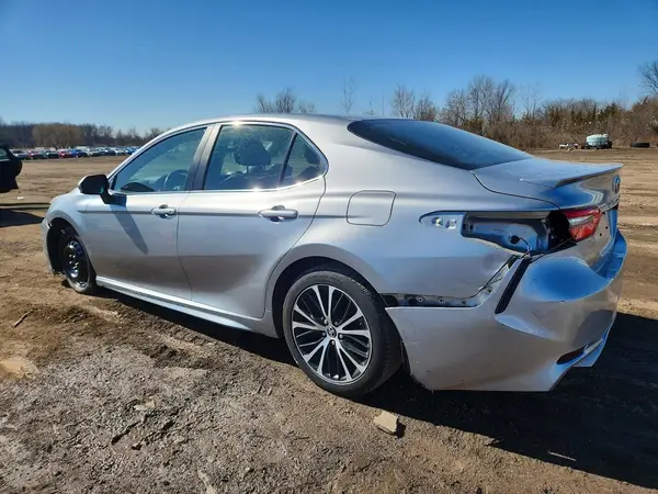 4T1B11HK9JU583241 2018 TOYOTA CAMRY - Image 2