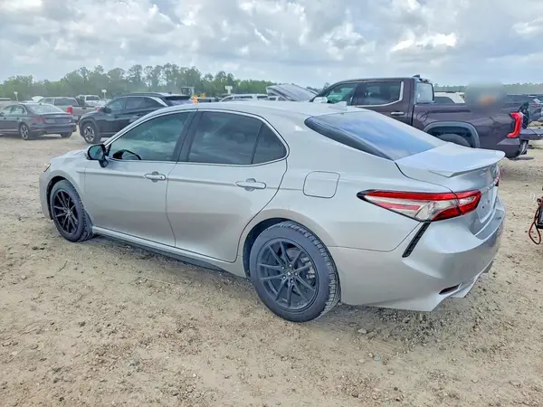 4T1B11HK9JU583689 2018 TOYOTA CAMRY - Image 2