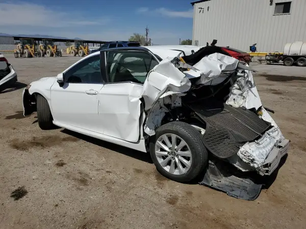 4T1B11HK9JU584051 2018 TOYOTA CAMRY - Image 2