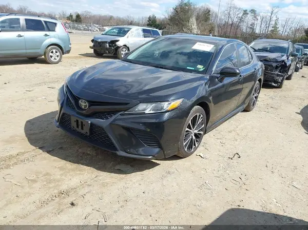 4T1B11HK9JU584096 2018 TOYOTA CAMRY - Image 2