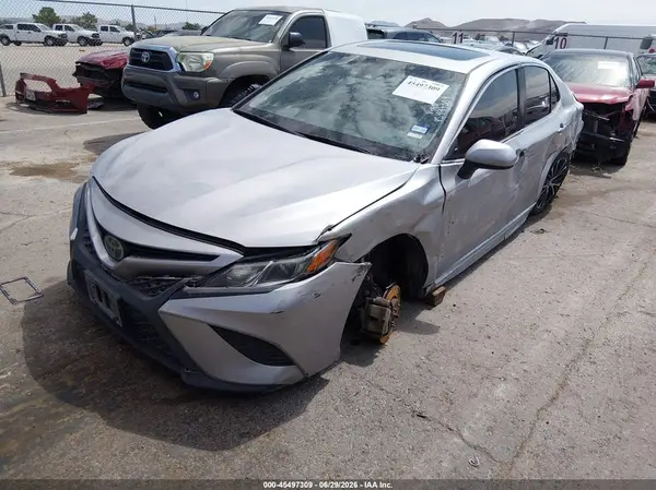 4T1B11HK9JU586298 2018 TOYOTA CAMRY - Image 2