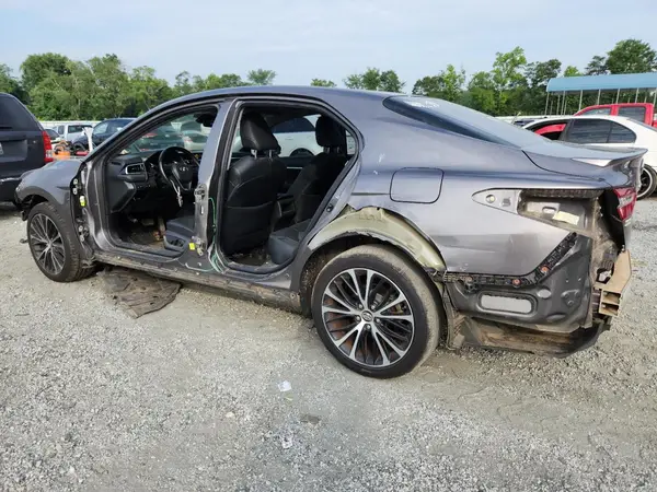 4T1B11HK9JU586561 2018 TOYOTA CAMRY - Image 2