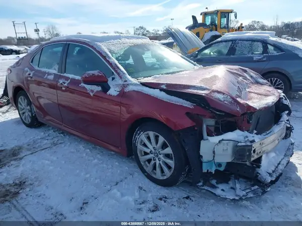 4T1B11HK9JU586690 2018 TOYOTA CAMRY - Image 1