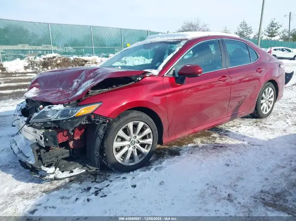 4T1B11HK9JU586690 2018 TOYOTA CAMRY - Image 2