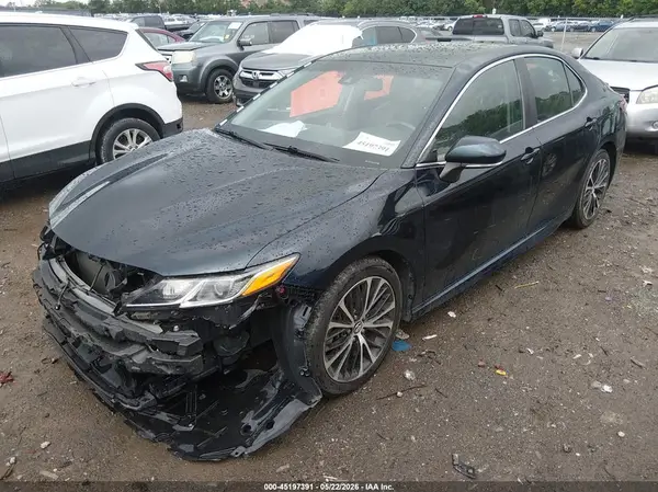 4T1B11HK9JU587404 2018 TOYOTA CAMRY - Image 2