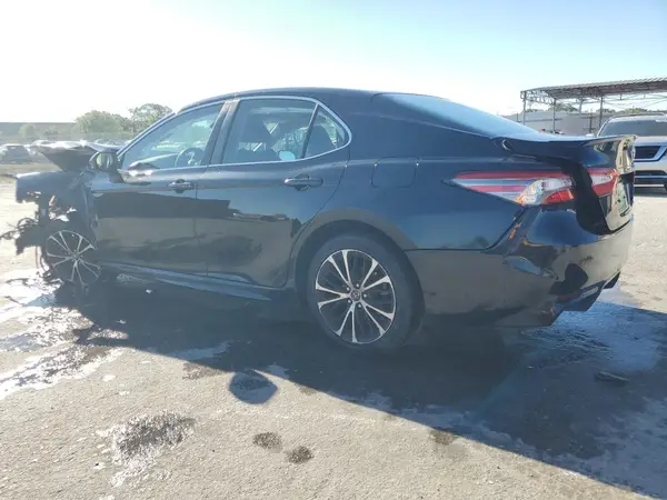 4T1B11HK9JU587726 2018 TOYOTA CAMRY - Image 2