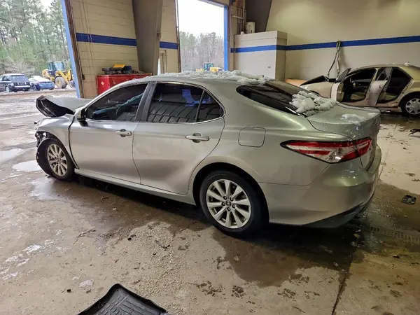 4T1B11HK9JU588116 2018 TOYOTA CAMRY - Image 2