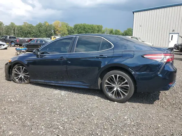 4T1B11HK9JU588214 2018 TOYOTA CAMRY - Image 2