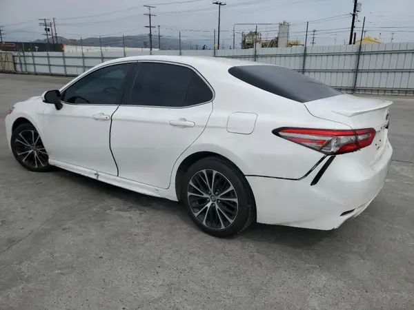4T1B11HK9JU588648 2018 TOYOTA CAMRY - Image 2