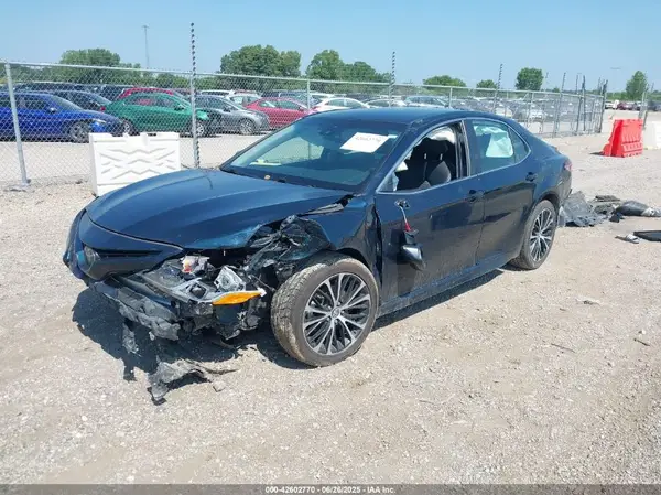 4T1B11HK9JU588732 2018 TOYOTA CAMRY - Image 2
