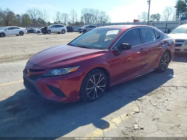 4T1B11HK9JU588956 2018 TOYOTA CAMRY - Image 2