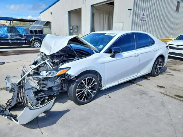 4T1B11HK9JU589668 2018 TOYOTA CAMRY - Image 1
