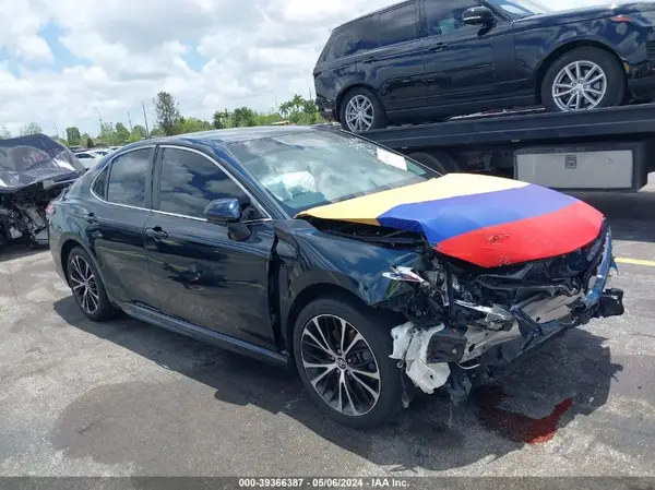4T1B11HK9JU589749 2018 TOYOTA CAMRY - Image 1