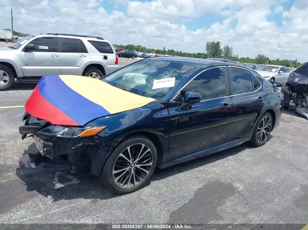 4T1B11HK9JU589749 2018 TOYOTA CAMRY - Image 2