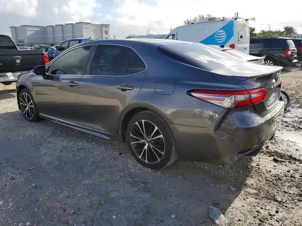 4T1B11HK9JU590366 2018 TOYOTA CAMRY - Image 2