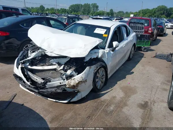 4T1B11HK9JU590996 2018 TOYOTA CAMRY - Image 2