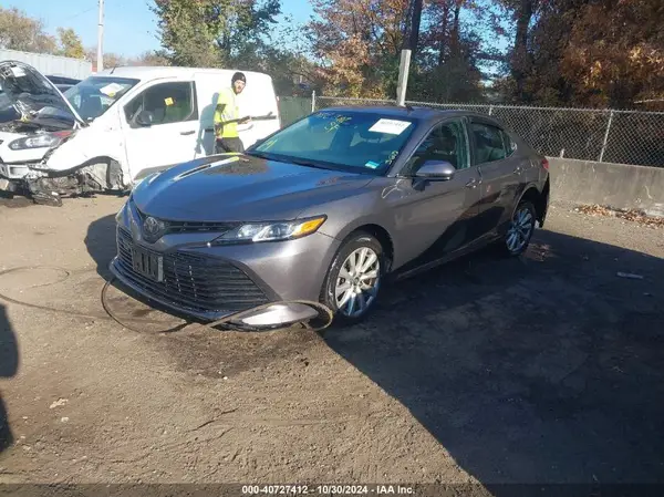 4T1B11HK9JU591212 2018 TOYOTA CAMRY - Image 2