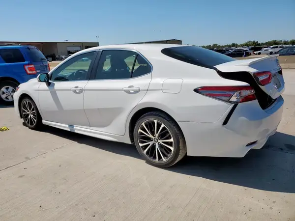 4T1B11HK9JU591677 2018 TOYOTA CAMRY - Image 2