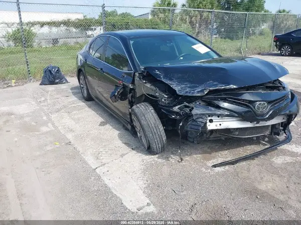 4T1B11HK9JU592165 2018 TOYOTA CAMRY - Image 1