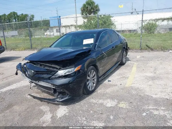 4T1B11HK9JU592165 2018 TOYOTA CAMRY - Image 2