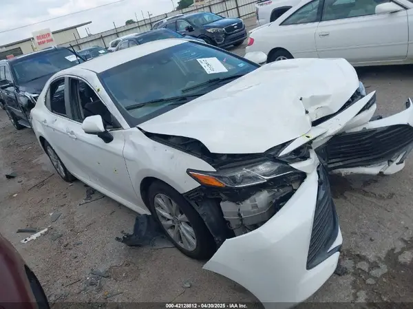 4T1B11HK9JU593252 2018 TOYOTA CAMRY - Image 1