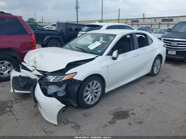 4T1B11HK9JU593252 2018 TOYOTA CAMRY - Image 2