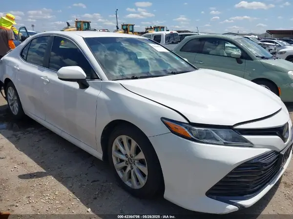 4T1B11HK9JU593574 2018 TOYOTA CAMRY - Image 1