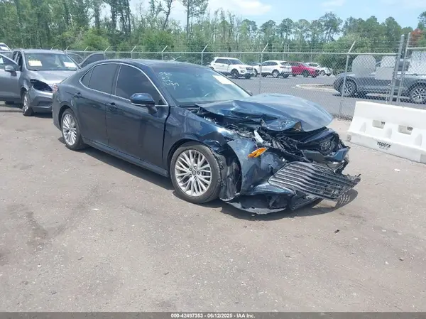 4T1B11HK9JU594319 2018 TOYOTA CAMRY - Image 1