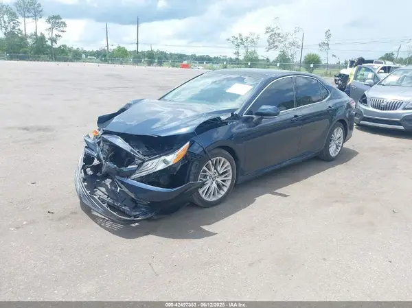 4T1B11HK9JU594319 2018 TOYOTA CAMRY - Image 2