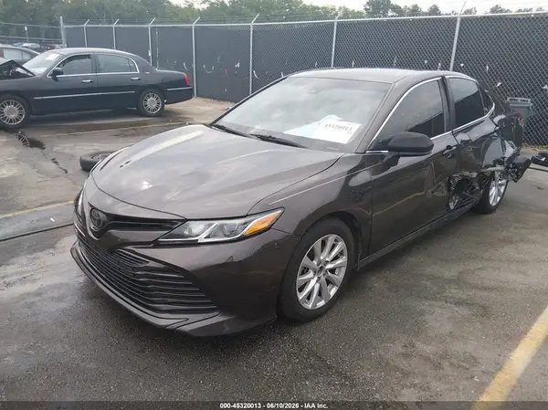 4T1B11HK9JU595017 2018 TOYOTA CAMRY - Image 2
