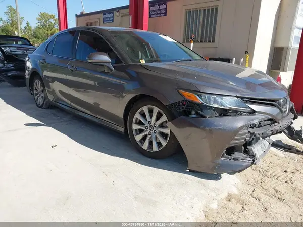 4T1B11HK9JU596488 2018 TOYOTA CAMRY - Image 1