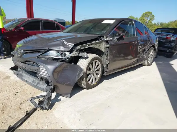 4T1B11HK9JU596488 2018 TOYOTA CAMRY - Image 2