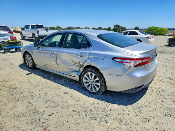 4T1B11HK9JU596698 2018 TOYOTA CAMRY - Image 2