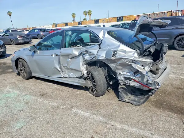 4T1B11HK9JU598306 2018 TOYOTA CAMRY - Image 2